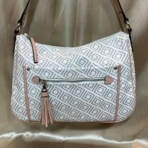 Liz Claiborne cream and tan shoulderbag.   5-H6Ga
